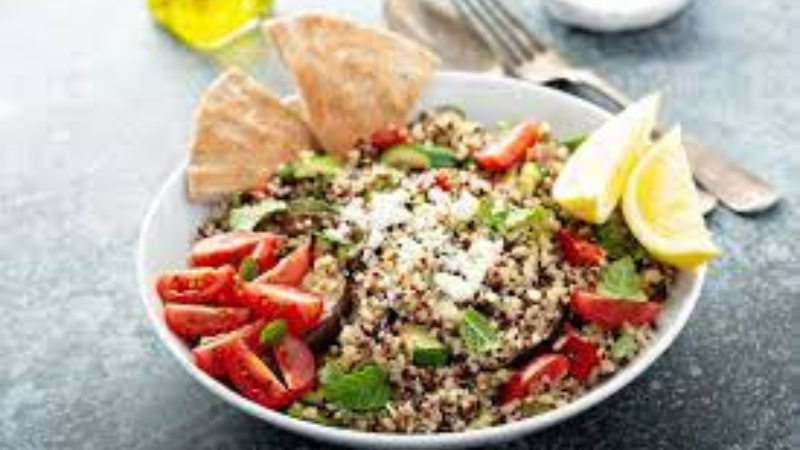 Salada de Quinoa com Vegetais Grelhados: